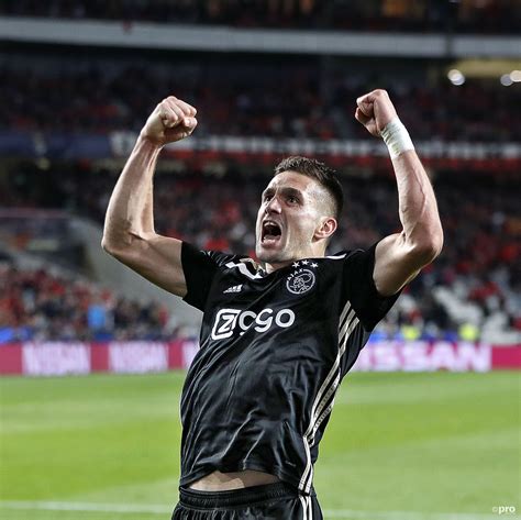 Dusan tadic amazing game vs real madrid 2 assists 1 goal. Tadic helpt Ajax aan belangrijk punt tegen Benfica ...