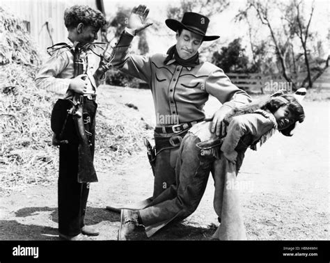 Cheyenne Wildcat Bill Elliott Spanking Robert Blake Facturado Como Bobby Blake 1944