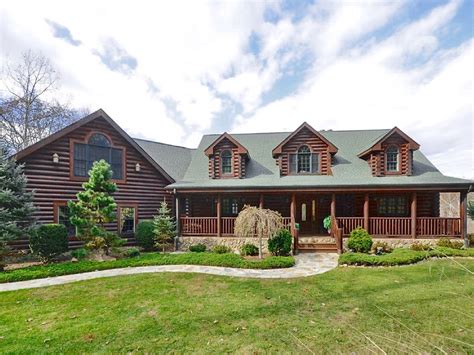 Stay & play packages choose from a variety of vacation packages including long weekend retreats, romantic getaways, or family outings. Log Home Construction - Vacation Log Cabin Rentals