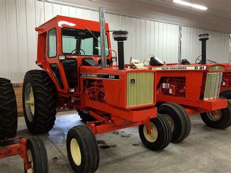 Allis Chalmers 200 And D21 Agriculture Farming Allis Chalmers Tractors
