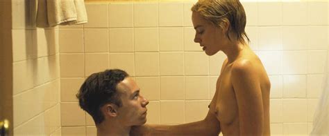 Margot Robbie Topless Bath Scene From Dreamland Thefappening Link
