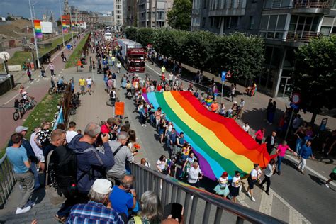 90 000 mensen wonen antwerp pride parade bij belgië knack