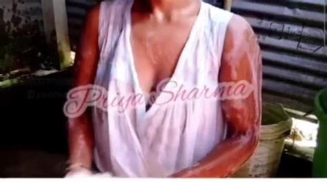 Youtube Vlogger Priya Sharma Bathing On Joinmyapp Desi Models Webcam Girls Lust Web Movies