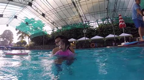 Lorsque vous parcourez les sites qui proposent des paris hippiques, vous êtes amené à rencontrer de nombreux symboles pas toujours évidents à comprendre. GOPRO HERO 3: Aquaducks Turf City swimming lesson of Mia ...