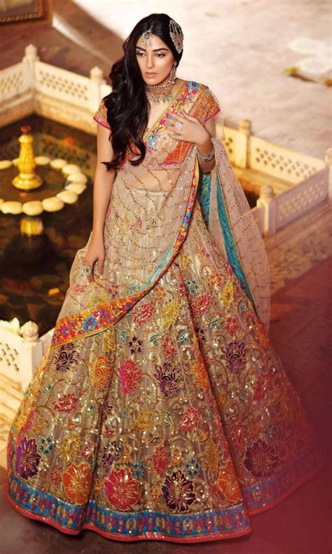 Popular Bridal Mehndi Dresses 2018 Beautiful Designs