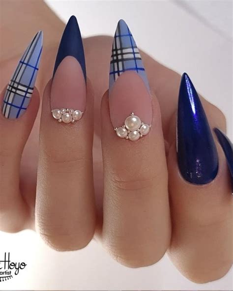 35 Glittering Diamond Stiletto Nail Designs To Copy In 2020 Lily