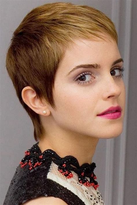 Emma watson just went for one of her most dramatic hair changes ever. Emma Watson Short Haircut: Blond Dip Dye Ultra-short Pixie ...