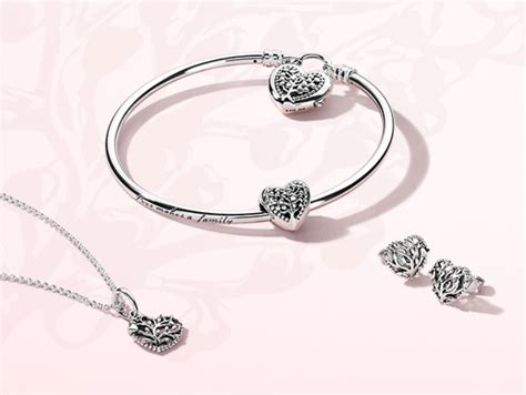 For mother's day, you should do that too. PANDORA Valentine's 2018 Collection Live Images - The Art ...