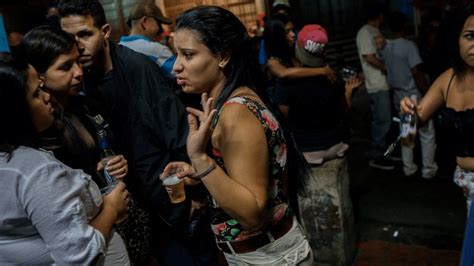 Crise na Venezuela como são as baladas noturnas em Caracas uma das cidades mais violentas do
