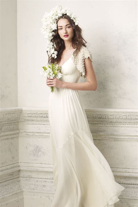 Types Of Elegant Gowns Every Wardrobe Should Have | Navy Blue Dress