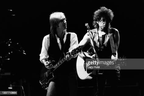 Tom Petty Bob Dylan Photos And Premium High Res Pictures Getty Images