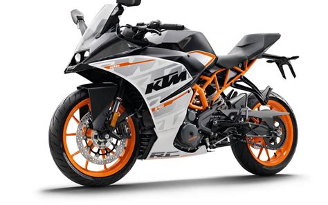 This lightweight, compact engine really packs a punch and with 32 kw (44 hp), it's the sportiest option out there for a2 riders. Moto del día: KTM RC 390 | espíritu RACER moto