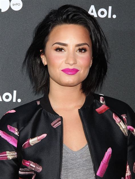 Demi Lovato Hair Fashion Gallery Beauty Make Up In Hollywood Lip