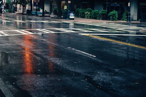 Rainy Street Pictures Download Free Images On Unsplash