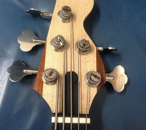 Bass Of The Week Esperanza Spalding’s South Paw Fretless 5 String No Treble