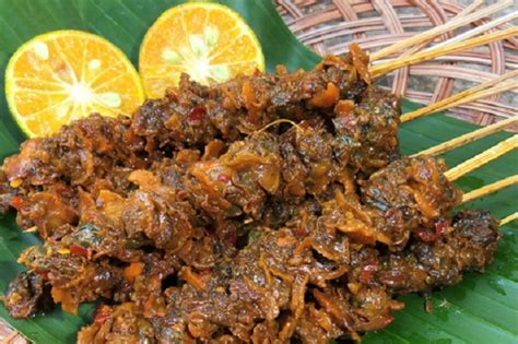 Diketahui pengirim sate sianida ini merupakan warga majalengka berinial na (25) warga majalengka yang brehasil ditangkap pada, jumat (30/4/2021), kata burkan di mapolres bantul senin (3/5/2021). Ajibnya Kerang Tumis Bumbu Sate Bikin Makan Siang Jadi Spesial