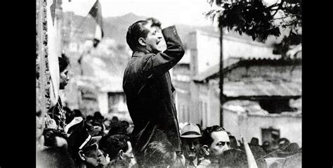 Presidencia las reformas que anunciaba, pero ahora la historia se repite con petro, quien se enfrenta a otra muerte, y digo muerte, refiriéndome metafóricamente a su inhabilitación por 15. Colombia: «La oración por la paz», discurso histórico de ...
