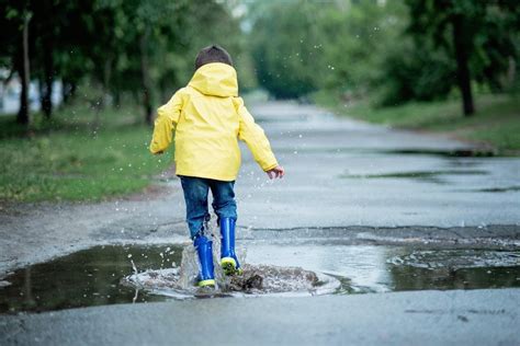 16 Rainy Day Outdoor Activities Your Kids Will Love 2022