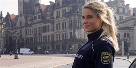 Śliczna Niemiecka Policjantka Adrienne Koleszar Robi Furorę W Sieci