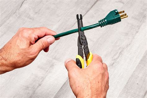 How To Replace An Extension Cord Plug