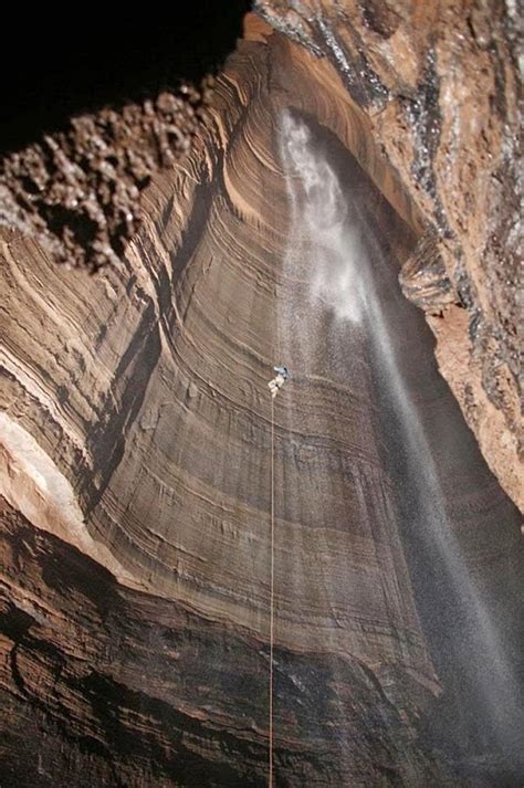 Caverna Mais Profunda Do Mundo Caverna Voronya Krubera Cave