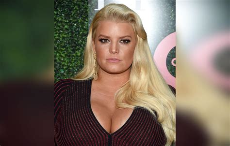 Jessica Simpson Is Flattered After Troll Calls Out Her Nip Slip Find