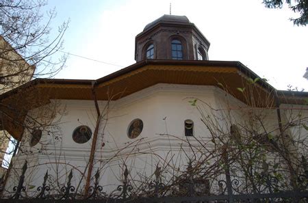 Biserica ortodoxa ii praznuieste marti, 21 mai, pe sfintii imparati constantin si mama sa, elena. Biserica Sfintii Imparati Constantin si Elena - Cismigiu
