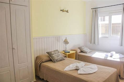 Piso en venta en es pujols (formentera) con ascensor ideal inversion, apartamento turistico en formentera <br>se encuentra en es pujols, una de las zonas mas turisticas de la isla.<br>cuenta con salon comedor, cocina equipada, habitacion doble, baño y terraza<br>el edifico cuenta con ascensor, es una tercera planta y tambien tiene piscina comunitaria <br>zona de parking exclusivo para los. Alojarse en Formentera barato ¡5 recomendaciones! | Viviendo de Viaje