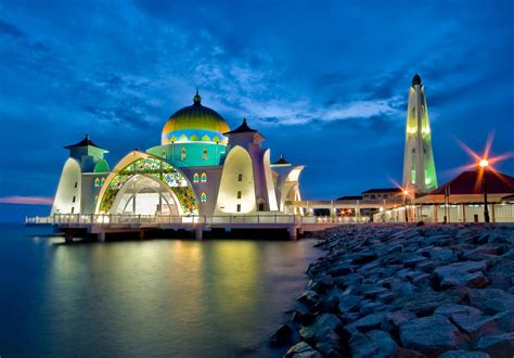 A city everyone likes to live in! Malaysia Attractions for Holidays: malaysia tourist places