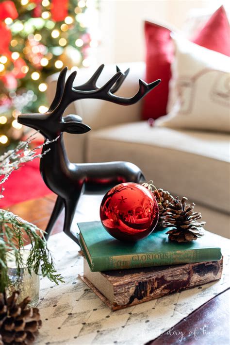 How To Style The Best Christmas Coffee Table Decor