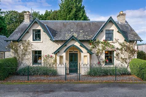 Charming Rose Covered Cottage In Small Historic Scottish Village Near