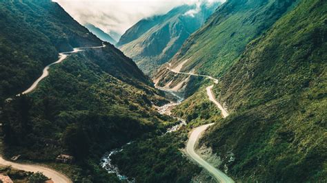 Official web sites of bolivia, links and information on bolivia's art, culture, geography, history, travel and tourism, cities, the capital. Terrifying but extremely thrilling: would you dare cycle along Bolivia's famous Death Road?
