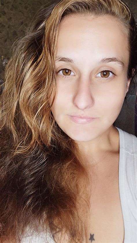 31 year old mom finally feels pretty with no makeup selfie