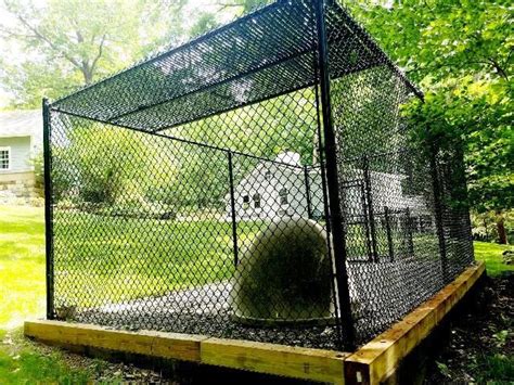 They are specially designed for outdoor pets breeds and enclosure. Black Chain Link Kennel Enclosure | Dog houses, Chain link ...