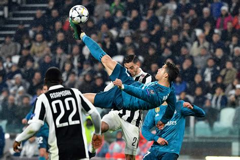 7 Incredible Photos Of Cristiano Ronaldo’s Stunning Bicycle Kick Goal