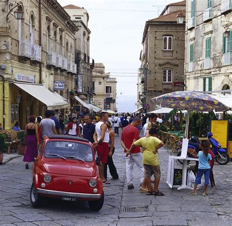 Amanti della natura, personi che amano il sole, sport fanatichi. Italien: Tropea - ein Urlaubsparadies mit Ecken und Kanten ...