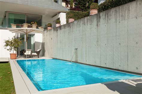 L'enduit piscine aquadeco est un mortier fin pour surfaces immergées ou non, teinté dans la masse avec 40. piscine beton cire
