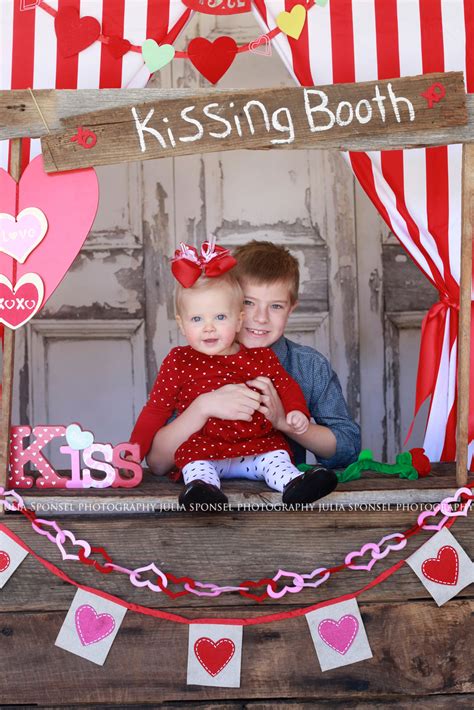 Kissing Booth Mini Session In Frisco