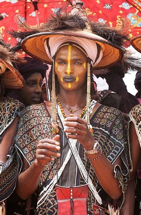 Africa Wodaabe Man Gerewol Festival Niger ©una Banda De Dos By Sheree African People