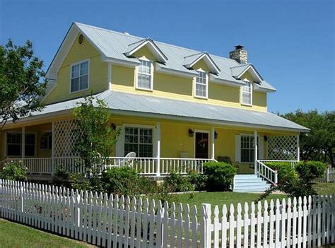 Choose a shingle color that goes well with whatever color siding is being used directly under the roof. Pin on Things for my PORCH