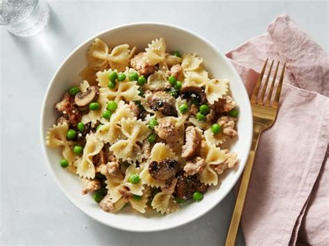 I pisellini sono surgelati ma si scaldano insieme al resto del condimento caldo e comunque dopo finiranno in forno. Pasta piselli funghi e salsiccia - Ricette Con Bimby