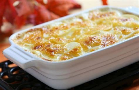 Heat 1 tbsp of oil in a pot on medium high heat and add apples, then reduce heat to medium and cook apples about 5 minutes until they just begin to soften. Low Cholesterol Scalloped Potatoes | Recipe | Low ...
