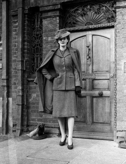 1940s Womens Fashion Suit And Fashionable Hat Fantastic 1940s