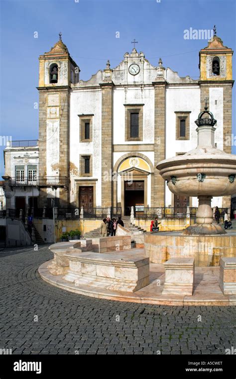 Giraldo Platz Sto Antão Kirche und 15 Jahrhundert Brunnen in Évora