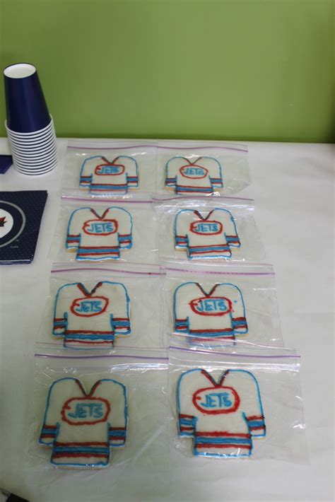 Winnipeg jets tiedottaa sosiaalisessa mediassa. Junktacular: Winnipeg Jets Birthday Party