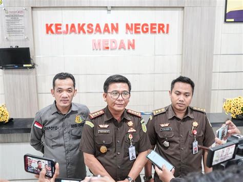 Kejari Medan Tahan Mantan Bendahara RSUP H Adam Malik Dalam Kasus