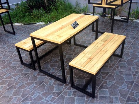 Tentu jenis desainnya pun berbeda, baik desain meja makan, meja kerja, ataupun meja tamu. Jual Meja dan Kursi Cafe dari Kayu Pinus Jati Londo di ...