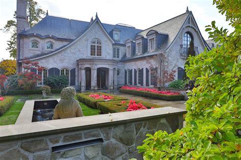 This 22 Million Mansion In Oakville Comes With A Lakefront Infinity