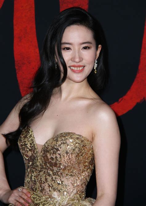 Yifei Liu glänzt bei der Premiere von Mulan in Los Angeles 16 Fotos