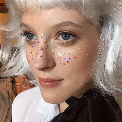 9 Ways Glitter Freckles Can Actually Enhance Your Beauty Routine Brit Co Freckles Makeup
